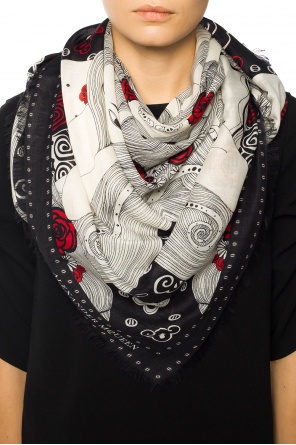 Embroidered shawl, zdjęcie 2 Embroidered shawl od Alexander McQueen